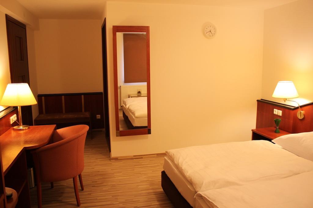As Hotel Göttingen Eksteriør billede