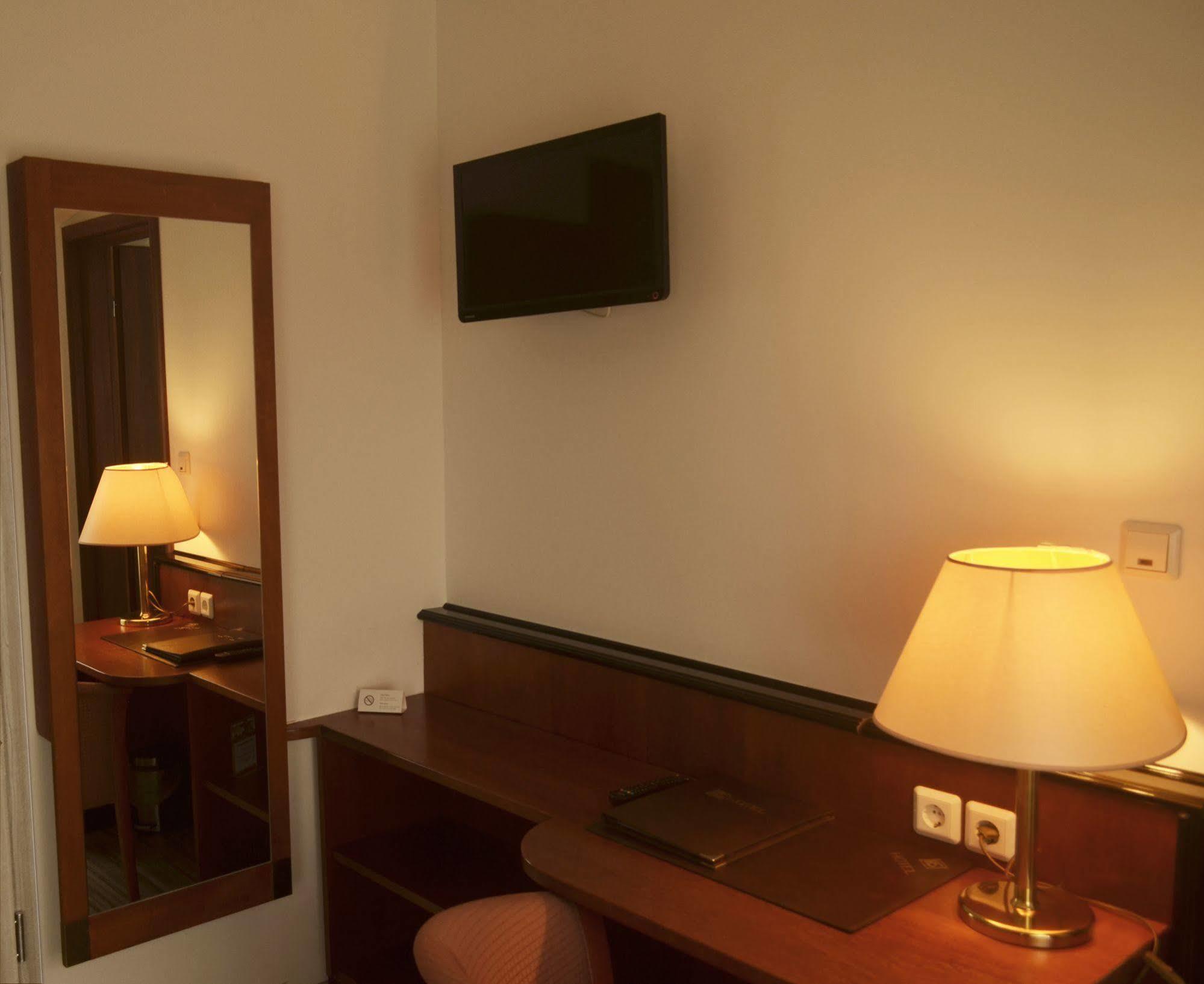 As Hotel Göttingen Eksteriør billede