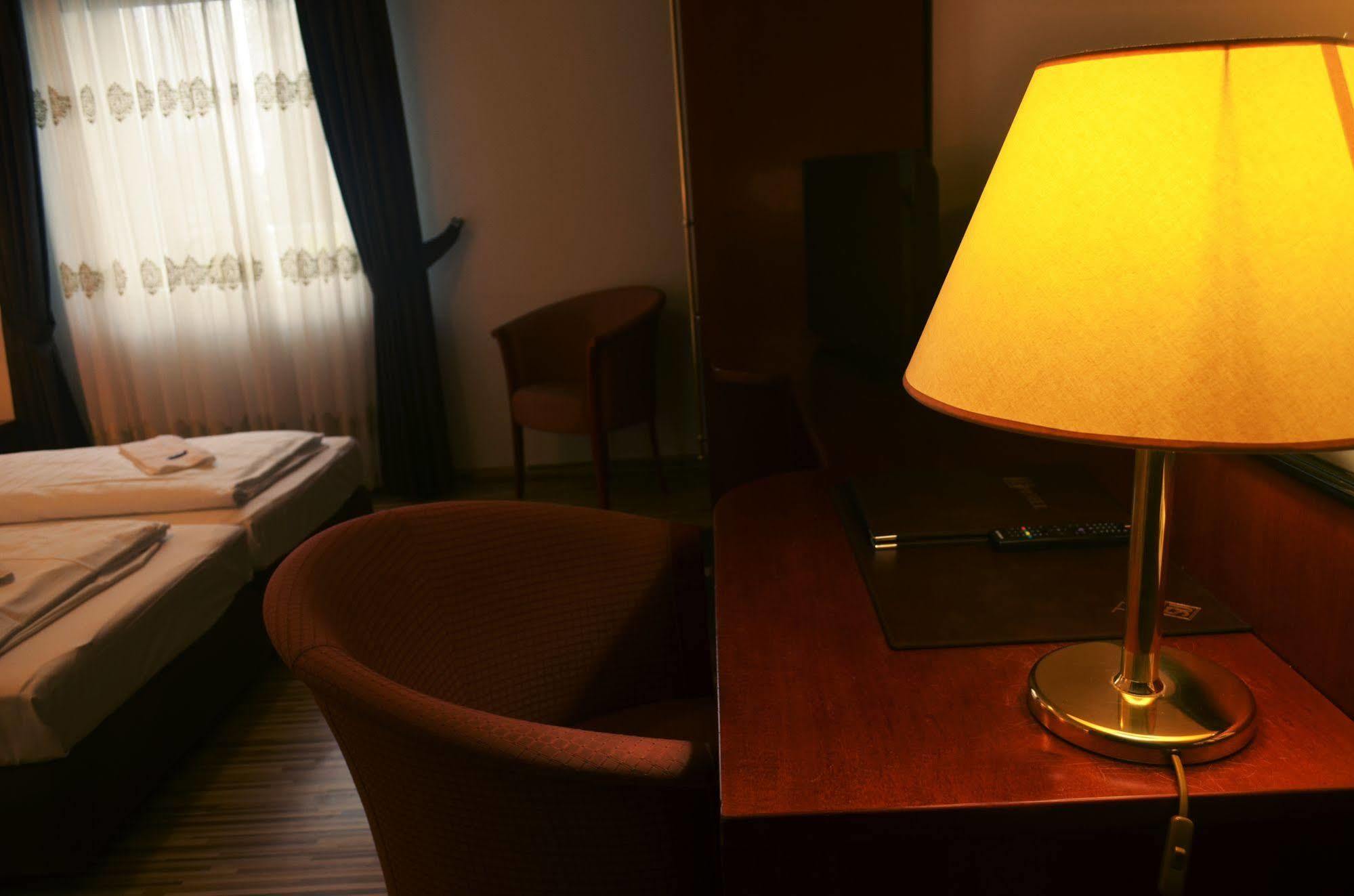 As Hotel Göttingen Eksteriør billede