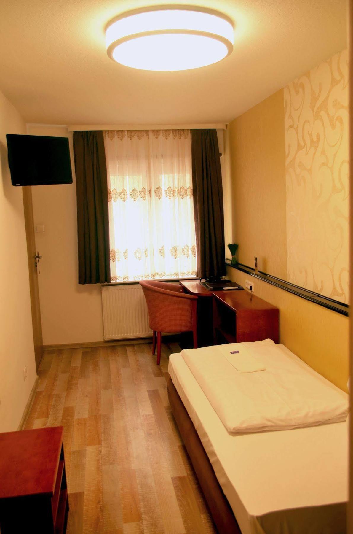 As Hotel Göttingen Eksteriør billede