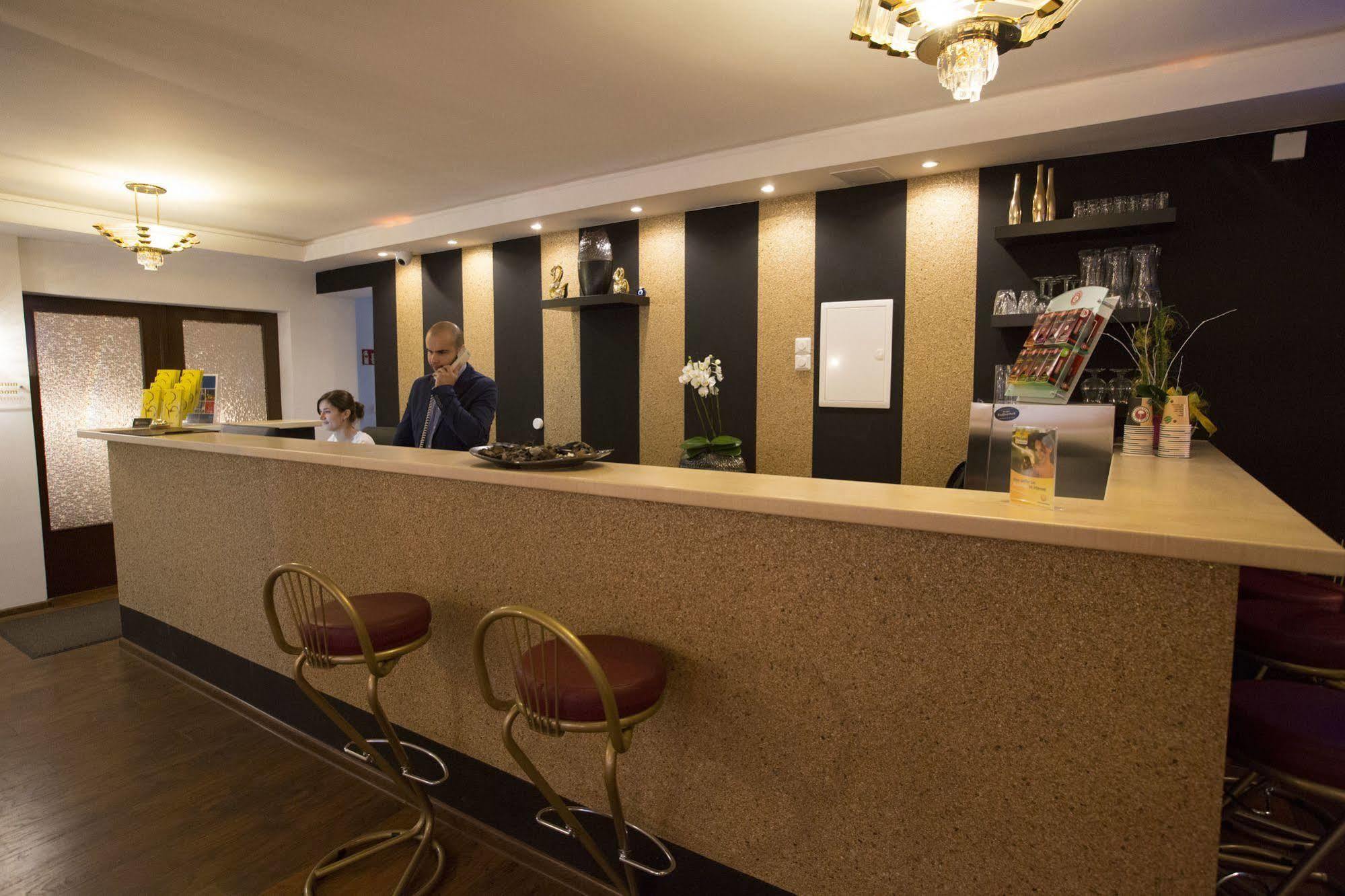 As Hotel Göttingen Eksteriør billede