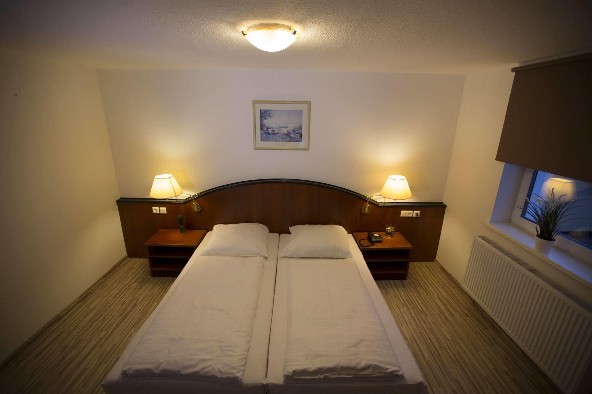 As Hotel Göttingen Eksteriør billede