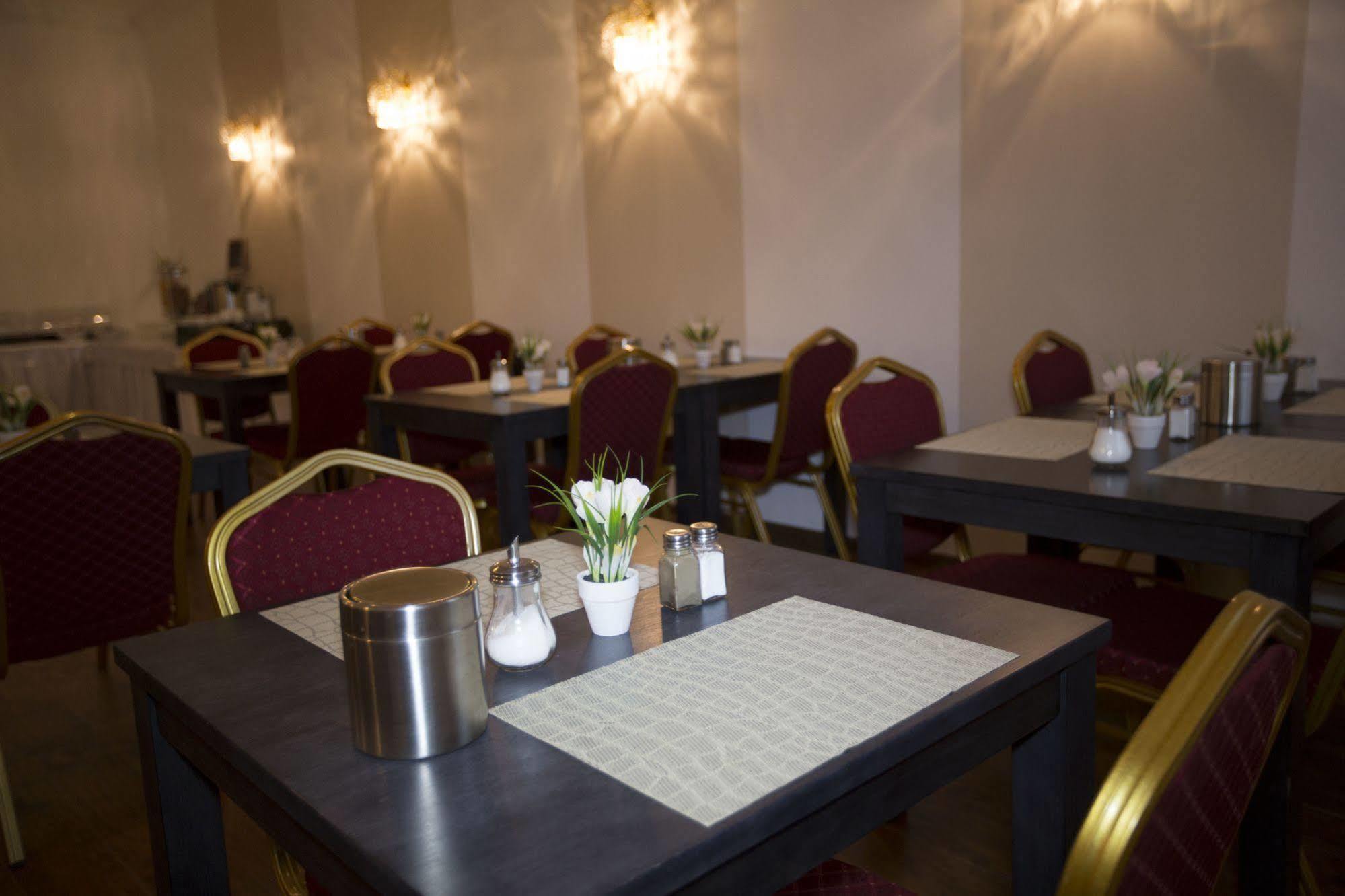 As Hotel Göttingen Eksteriør billede