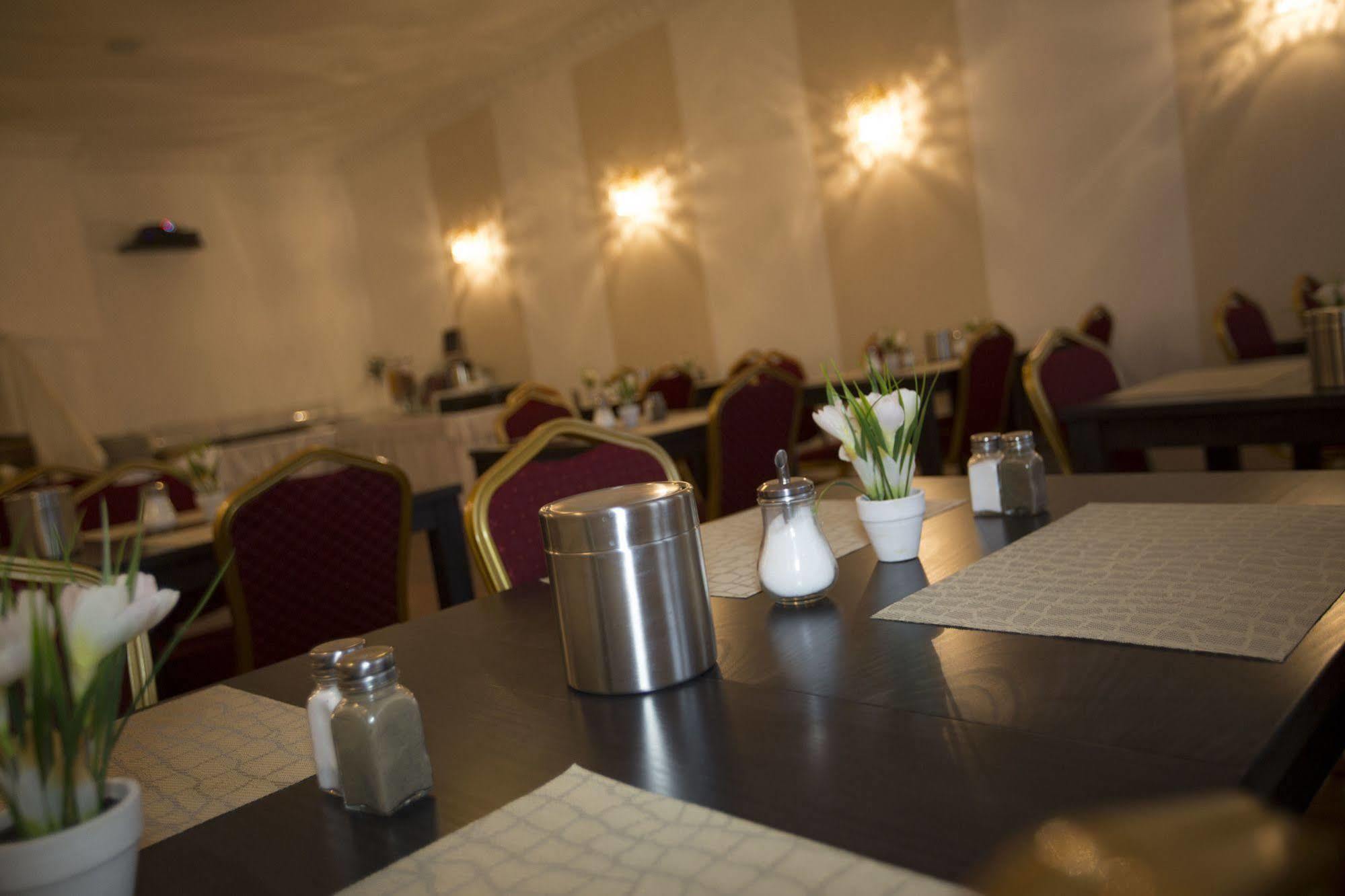 As Hotel Göttingen Eksteriør billede